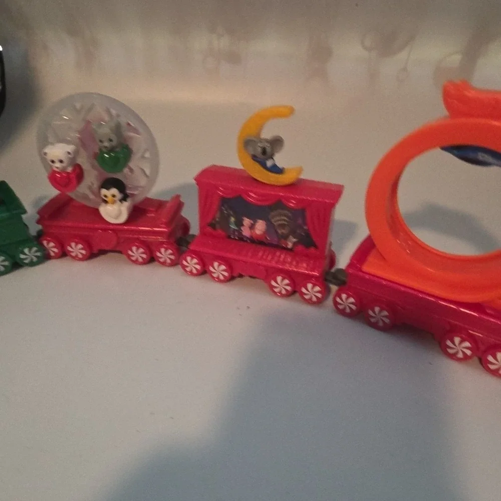 McDonalds 2017 Happy Meal Holiday Express Train‎ Lot of 7 Engine Caboose Cars